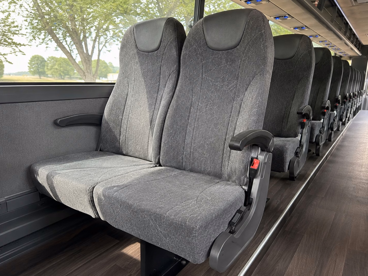 shuttle guests between peoria wedding venues and hotels without the headache